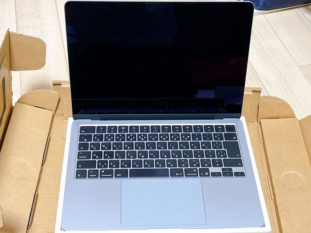 13インチMacBook Air - スカイブルー 32GBユニファイドメモリ