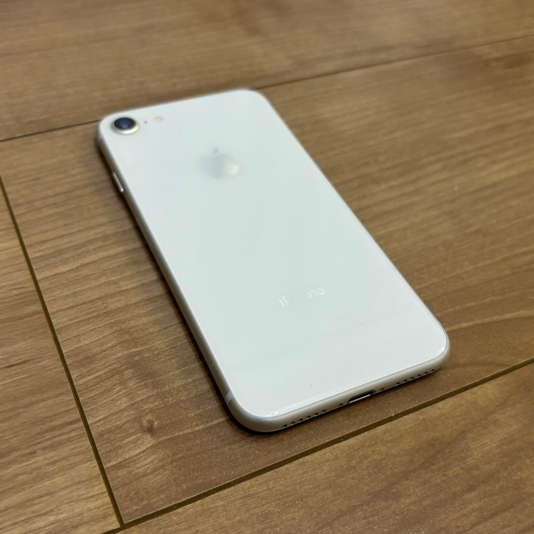 iPhone 8 シルバー SIMフリー 64GB バッテリー73%