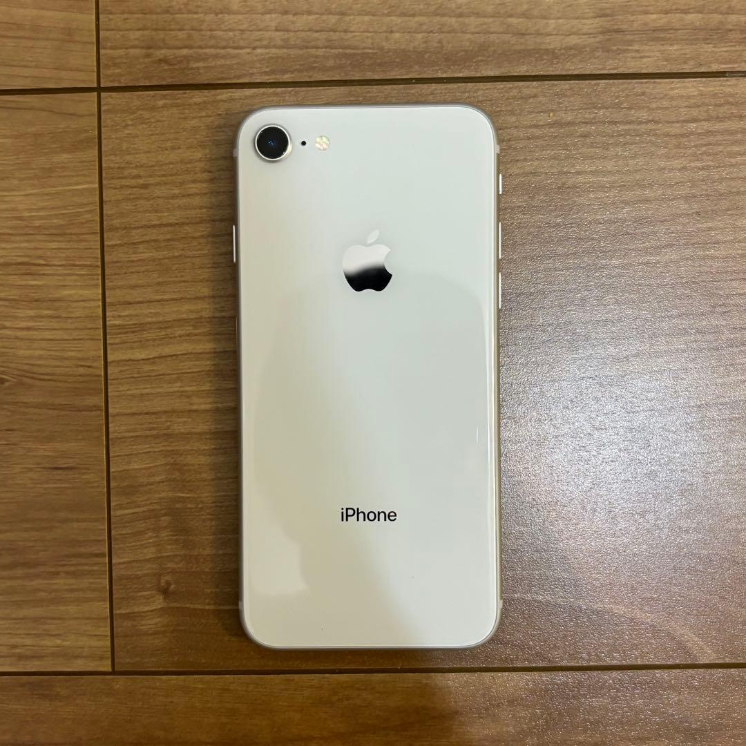 iPhone 8 シルバー SIMフリー 64GB バッテリー73%