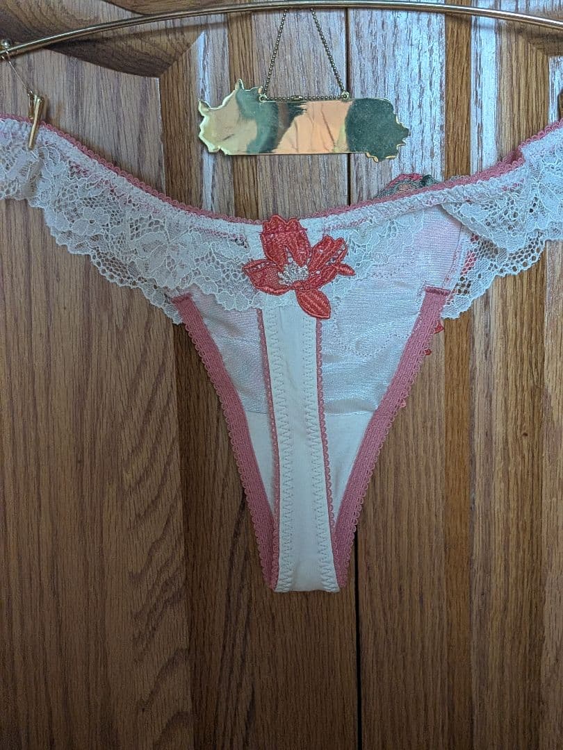 サルート、リボンブラD75 花柄刺繍ちはやふるリボンブラジャー、ソングLサイズ。