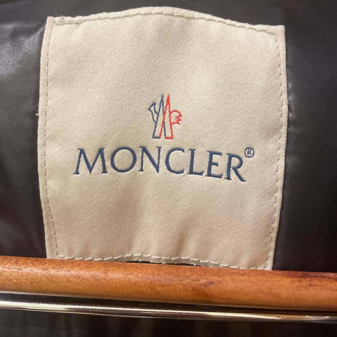モンクレール　ダウン　ベージュ