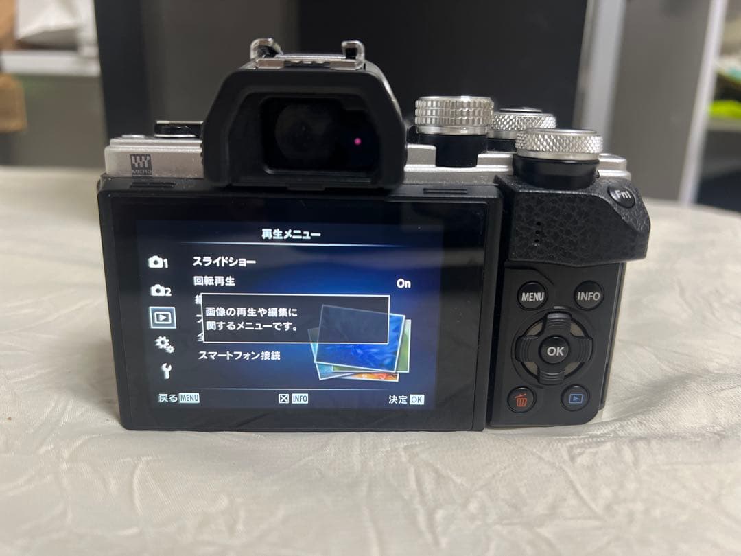 OLYMPUS OM-D E-10 MarkII望遠レンズ　充電機箱付き