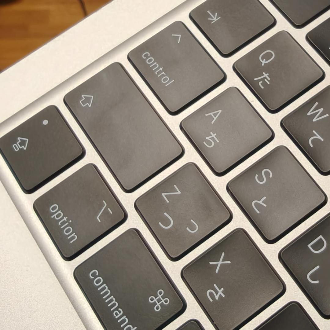 美品 M2 MacBook Air 8GB256GB バッテリ94% 付属品完備