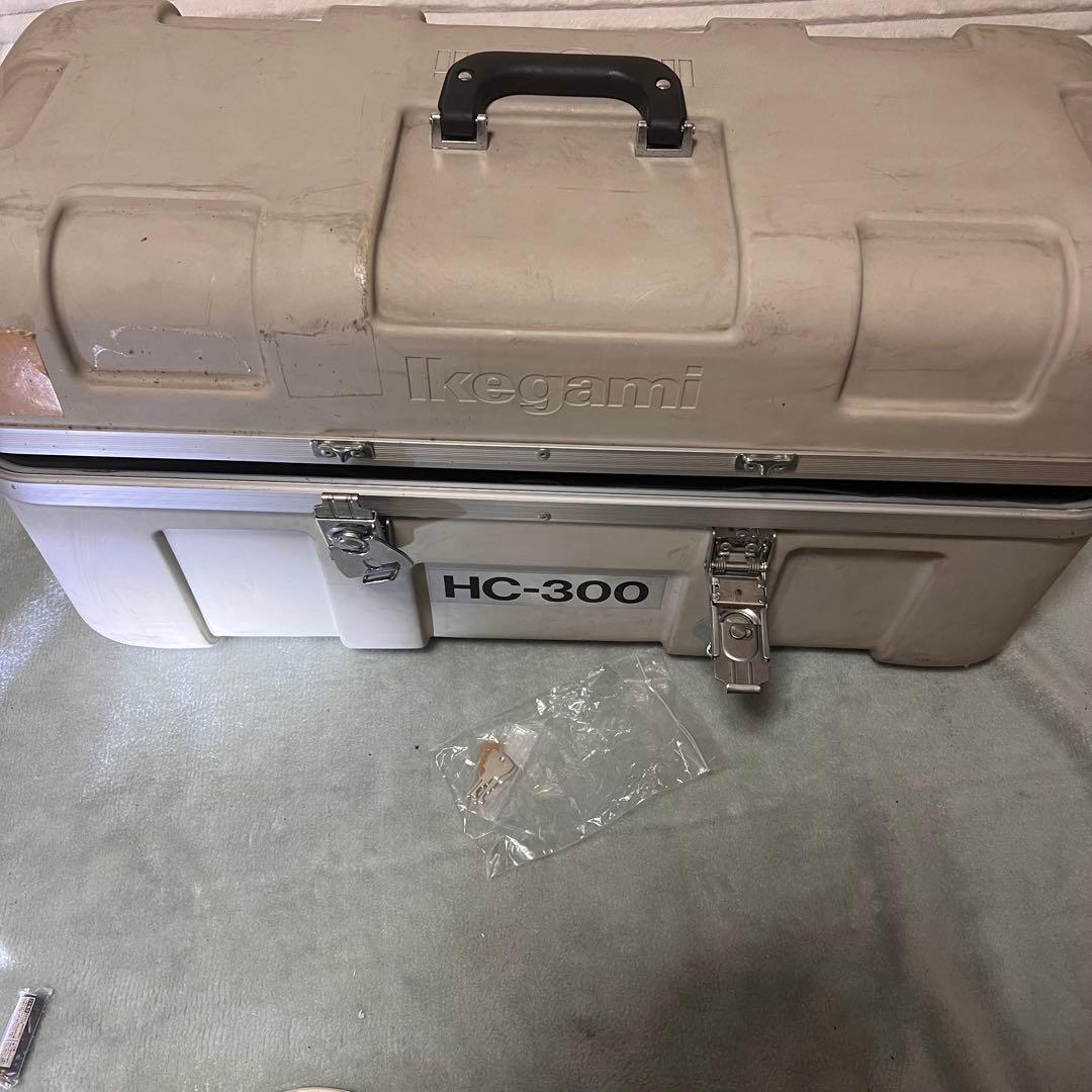 ビデオカメラIkegami HC-300、 82CL-UP1300Hケース鍵付き