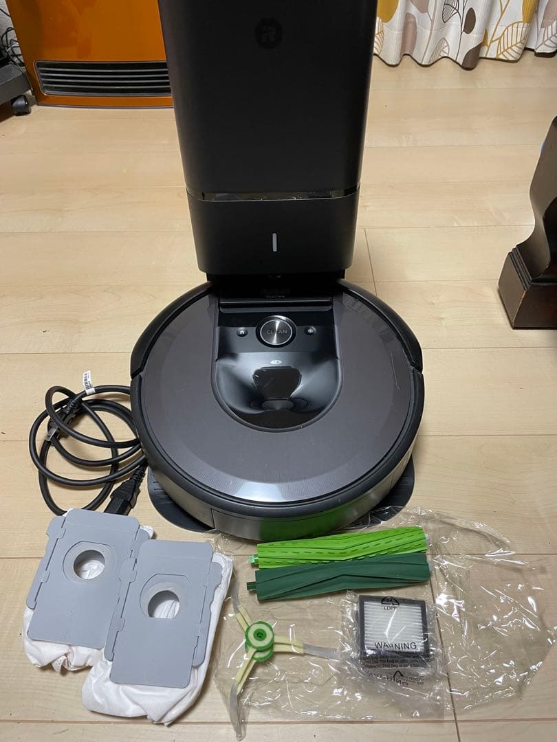 クワトロ様　iRobot Roomba i7 本体 スタンド　ブラシ等備品セット