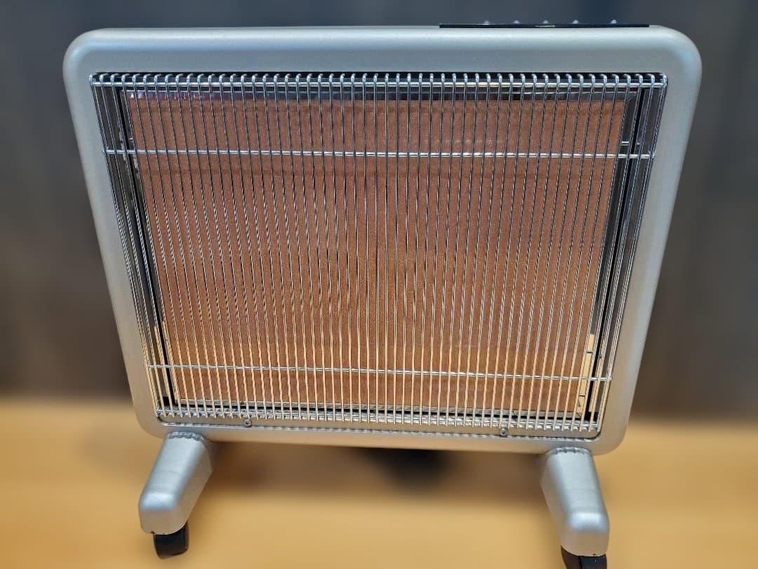 遠赤外線暖房器　サンルミエ・エクセラ750