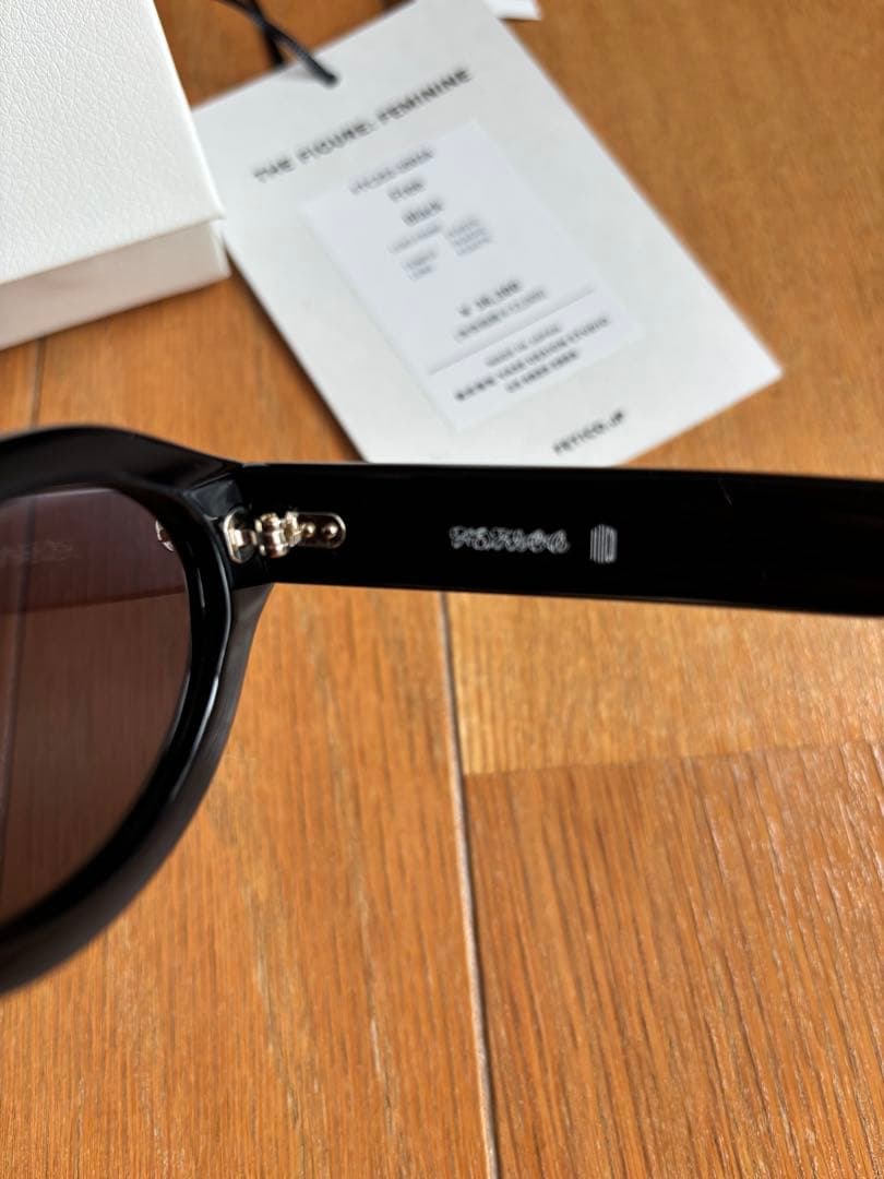 FETICO コラボサングラス　BLANC.黒