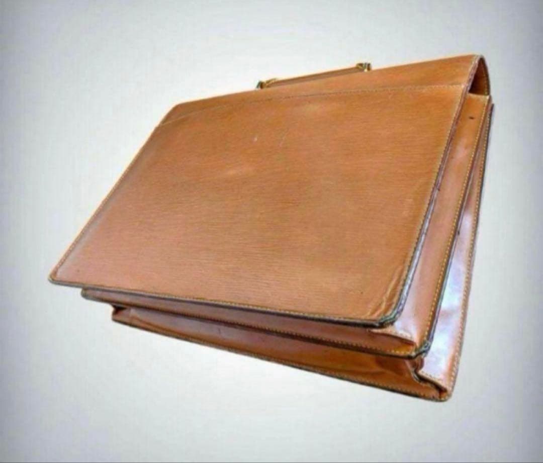 【LOUIS VUITTON】 エピ　セルヴィエットコンセイエ　ビジネスバッグ