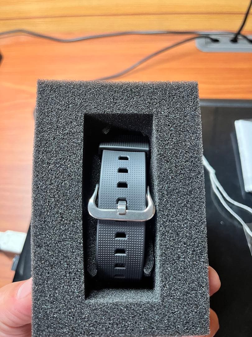 カシオ Gショック GM-2100-1AJF (楽天)、メタルケース(メルカリ)