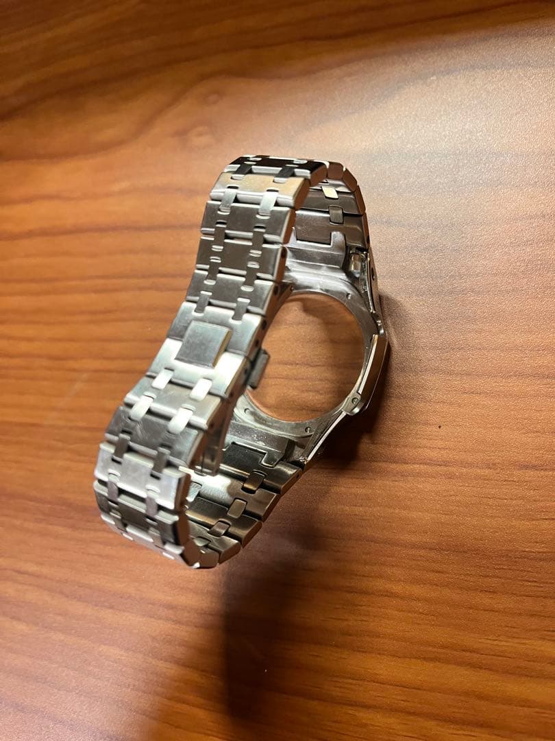 カシオ Gショック GM-2100-1AJF (楽天)、メタルケース(メルカリ)