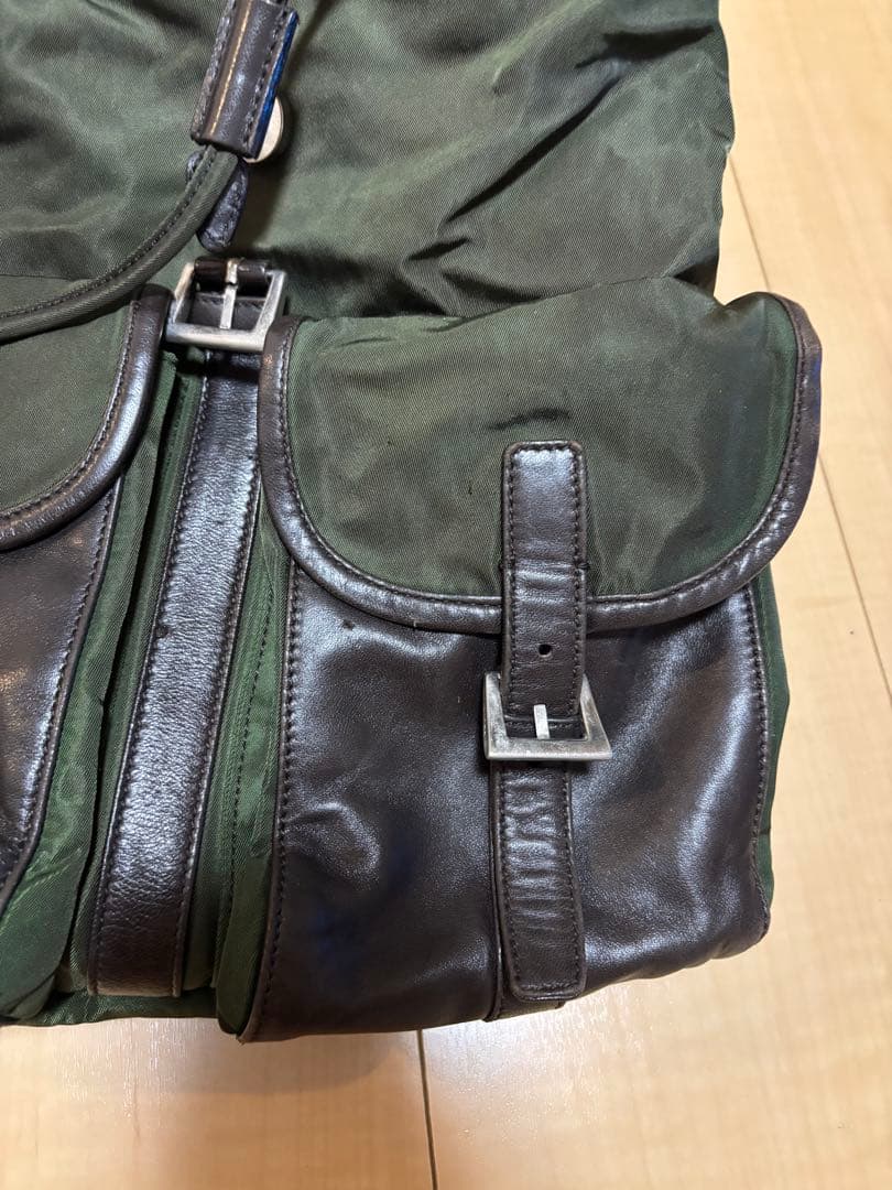 PRADA オリーブグリーン バックパック