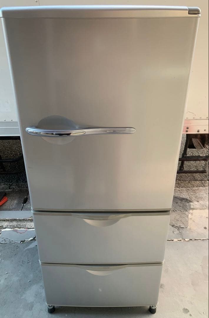 ＊東京都付近取引限定＊ 激安　三洋　SANYO 3ドア冷蔵庫 SR-261U