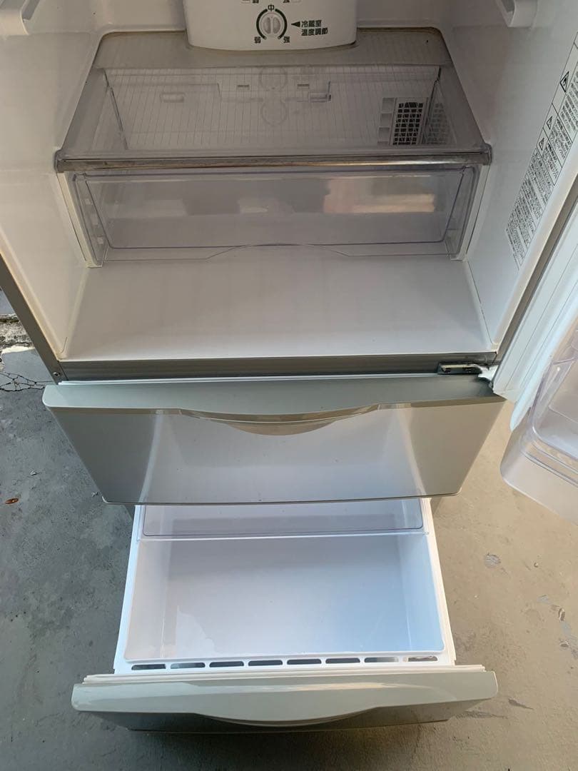 ＊東京都付近取引限定＊ 激安　三洋　SANYO 3ドア冷蔵庫 SR-261U