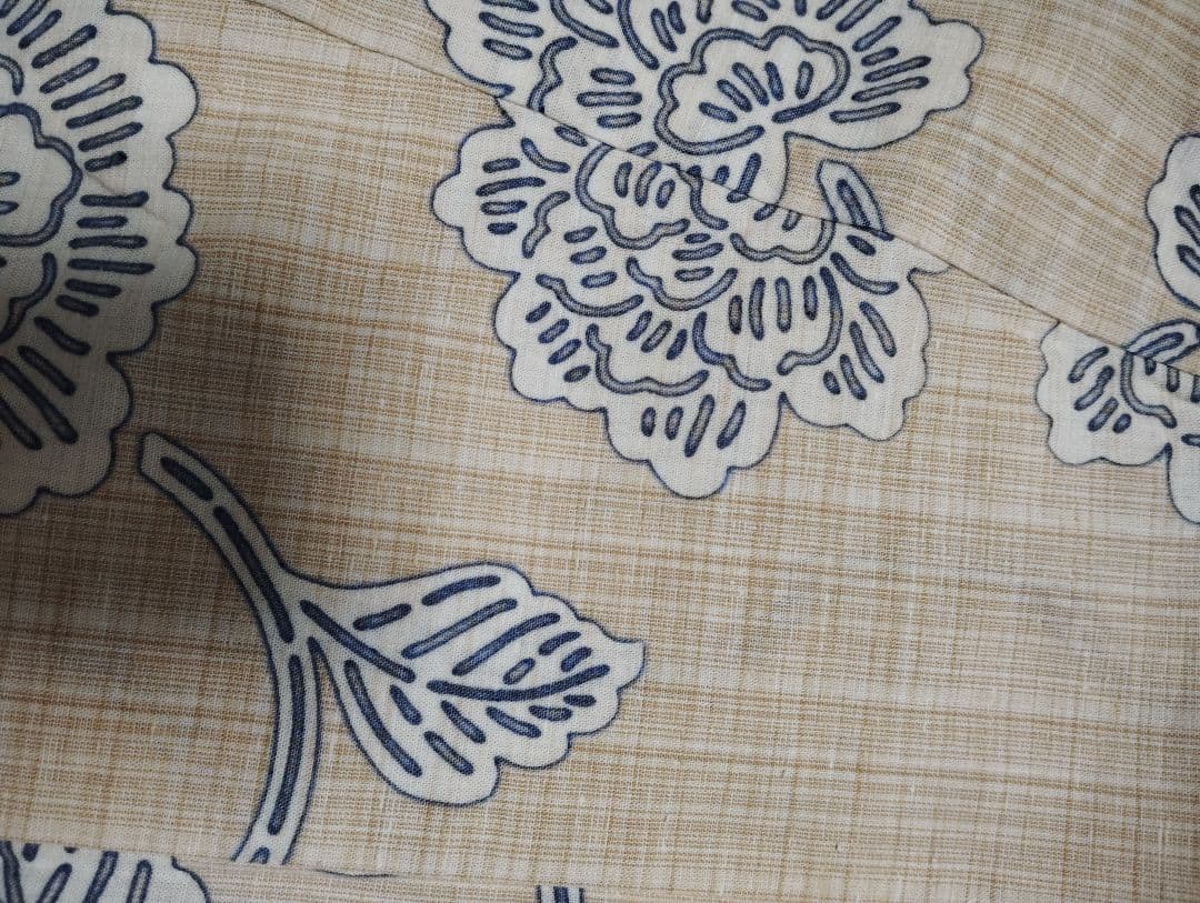 竺仙浴衣　ベージュにブルーの花柄ペイズリー