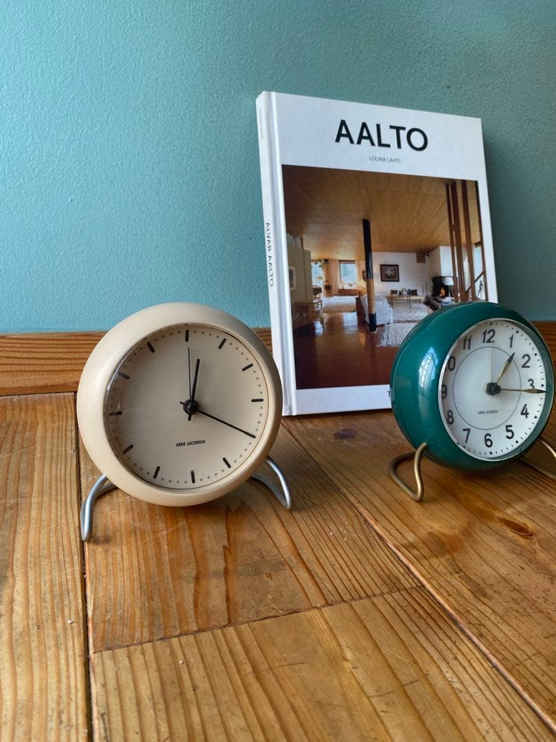 ARNE JACOBSEN テーブルクロック STATION レーシンググリーン