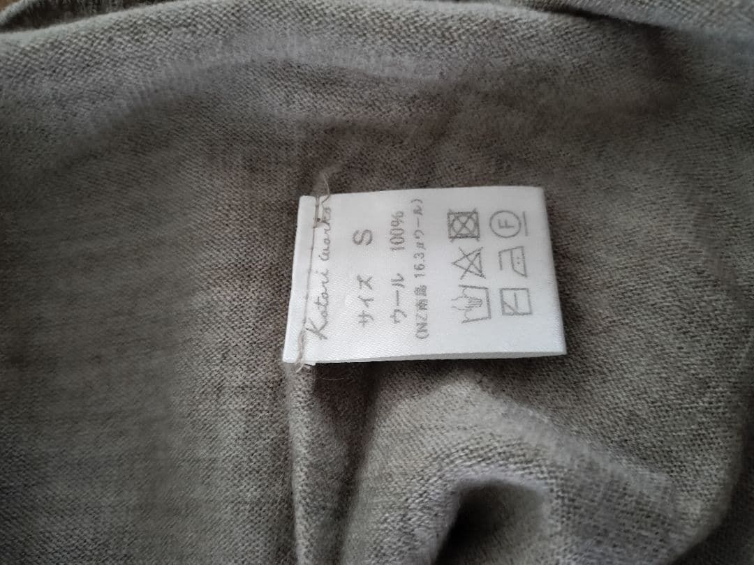 コトリワークス　ばばシャツ　ベージュ Vネック　s