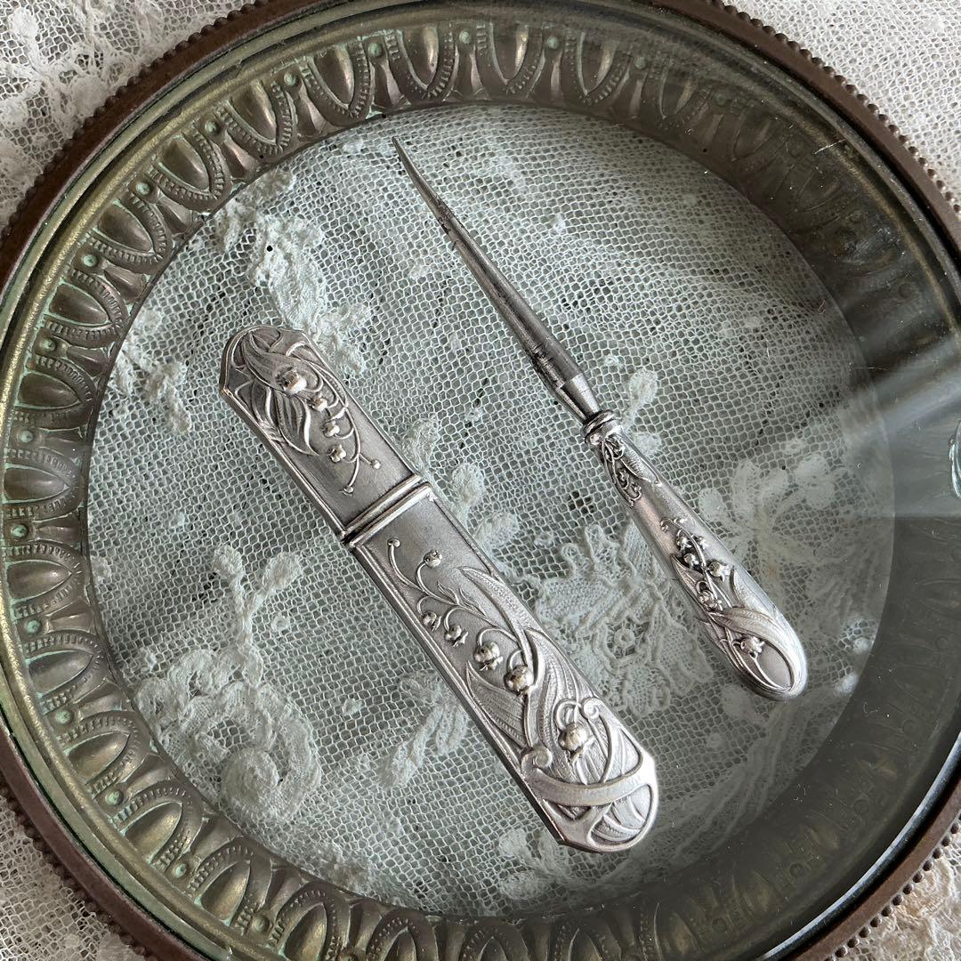 フランスアンティーク　すずらん　ニードルケース＆目打ち　シルバープレート　鈴蘭