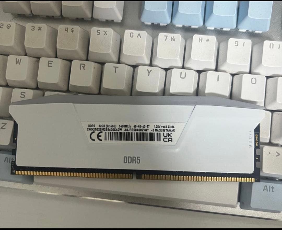 CORSAIR DDR5 5600Mhz RGB 16gb 1枚