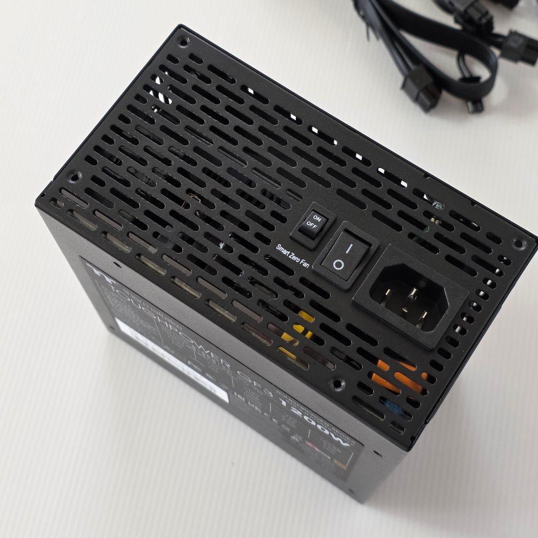 Thermaltake Toughpower GF3 1200W 電源ユニット