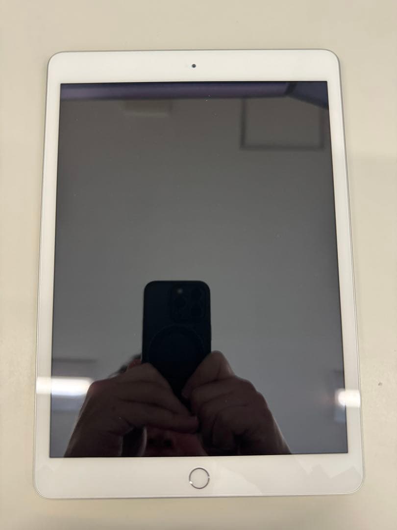 iPad第8世代 Wi-Fi 32GB シルバー　ジャンク品 015