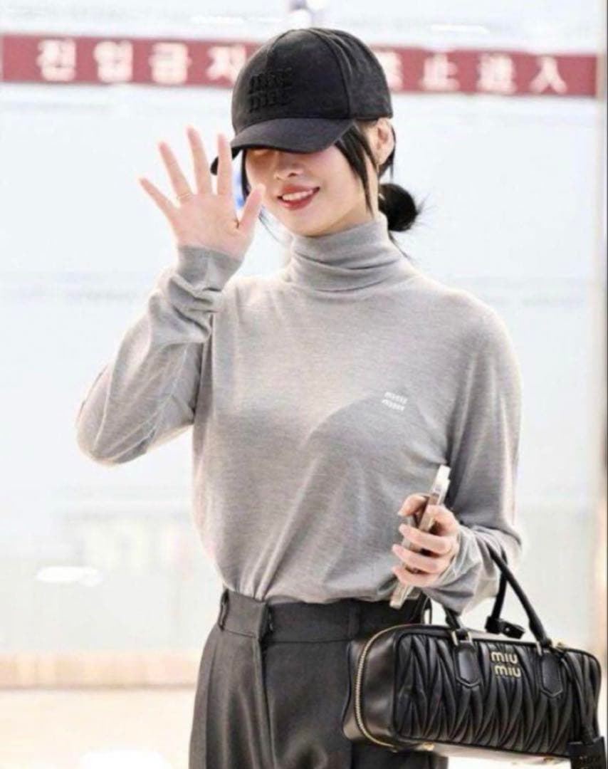 MIU MIUミュウミュウ デニムキャップ ブラック