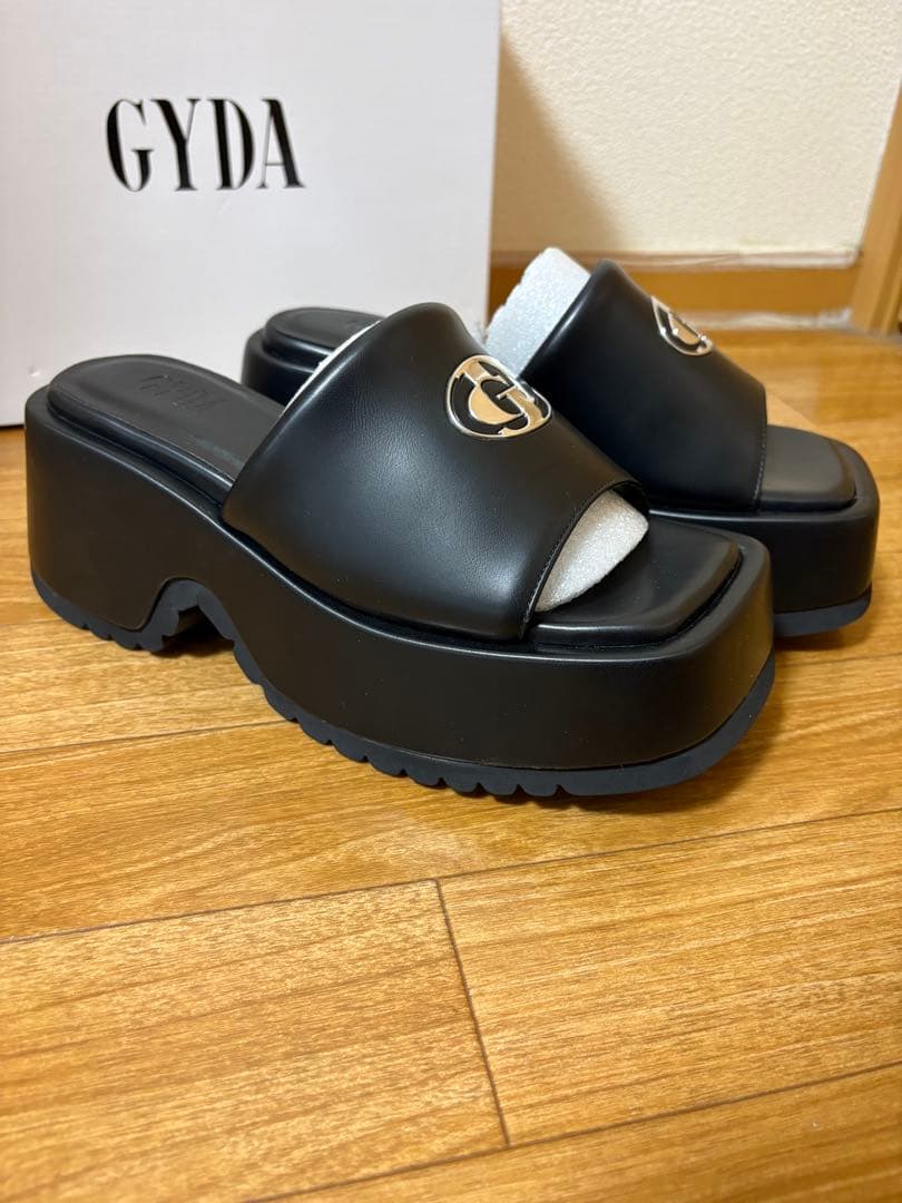 GDllic ボリュームソールサンダル