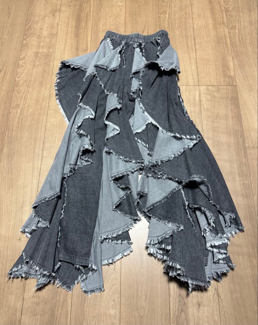 ゆう　乃木坂46賀喜遥香さん着用　フリルスパイラルデニムパンツ