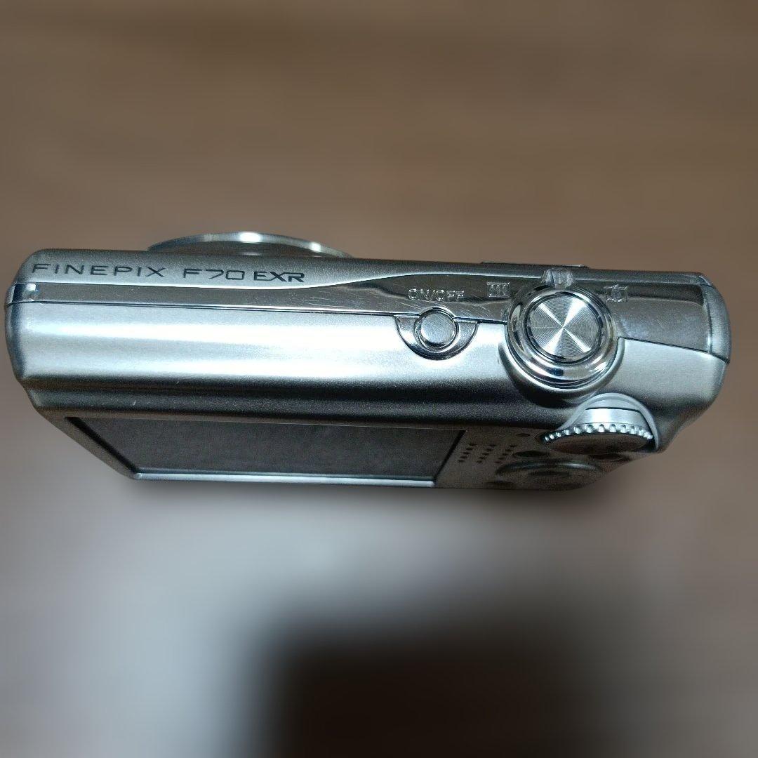 FUJIFILM FinePix F70EXR コンパクトデジタルカメラ