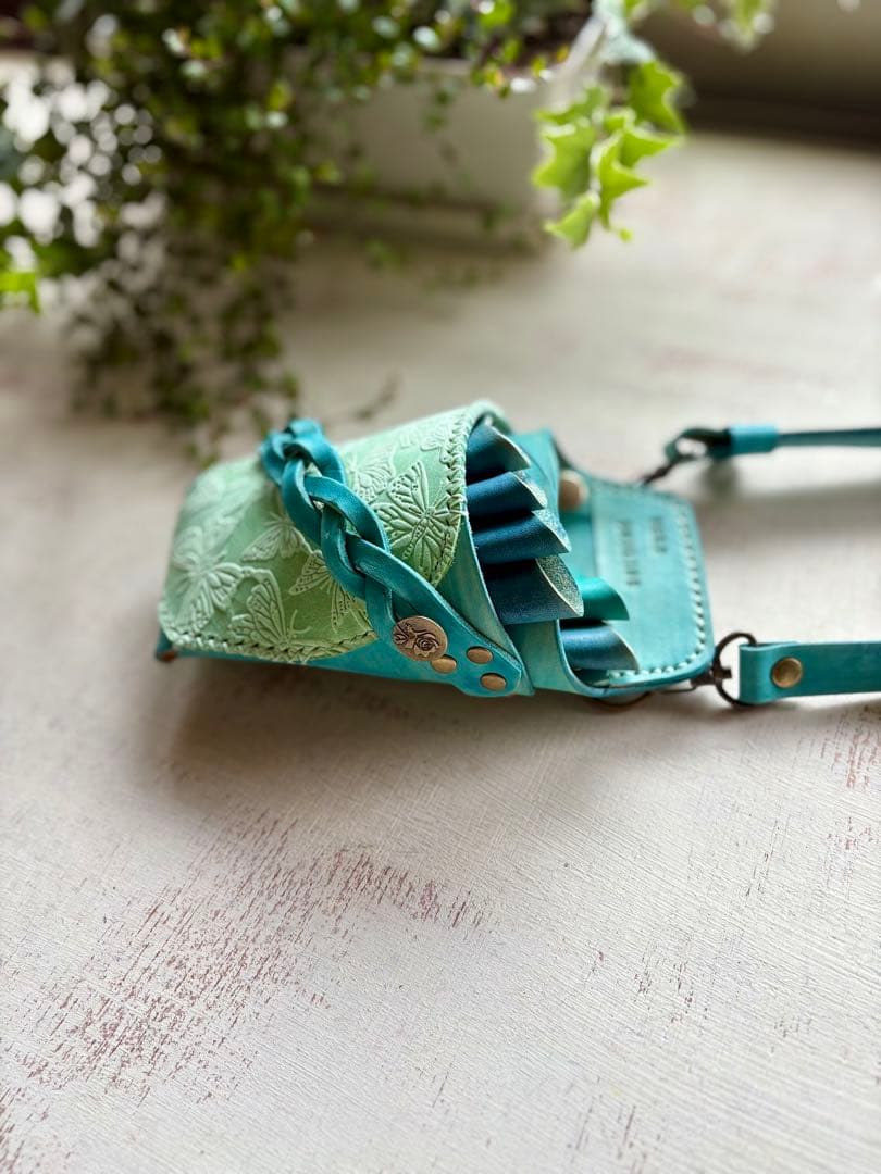 maiちゃん 手染めミント、蝶型押しミントグリーンのシザーケース