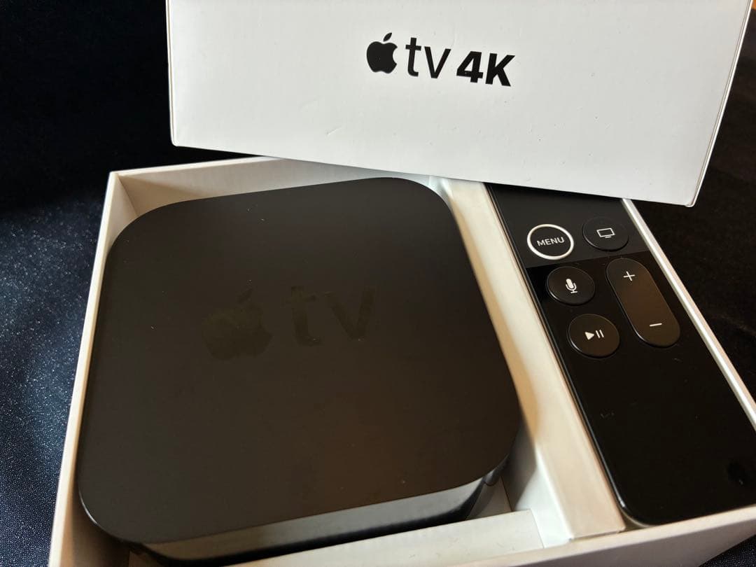 Apple TV 4K 本体とリモコン