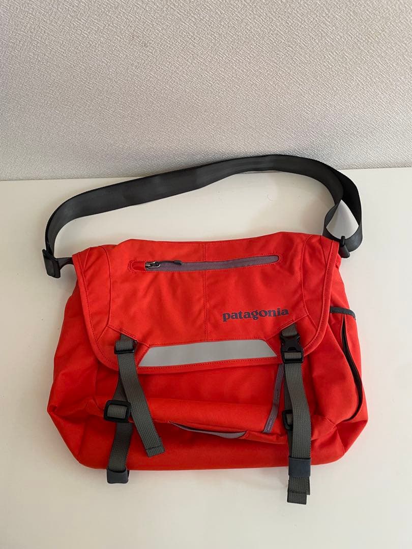 【超美品】patagonia メッセンジャーバッグ　ショルダーバッグ