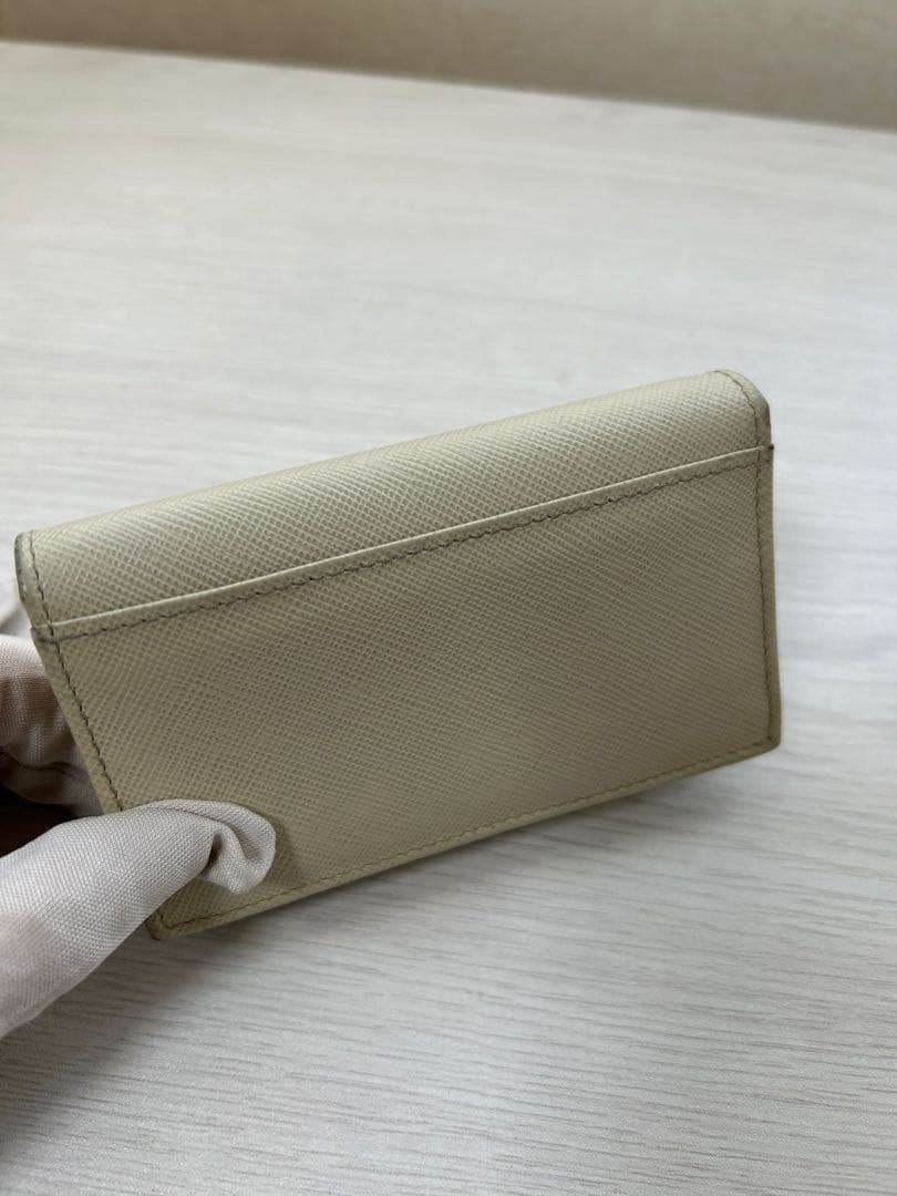 PRADA サフィアーノレザー 名刺入れ オフホワイト