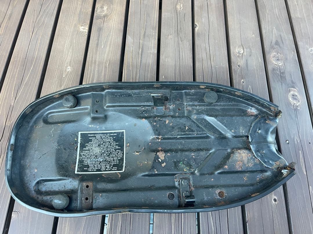 トライアンフ　T140 純正シート