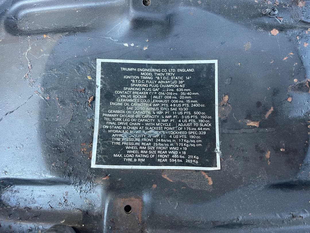 トライアンフ　T140 純正シート