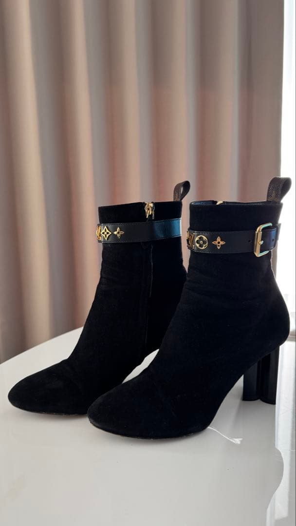 ルイ・ヴィトン ブラック スエードブーツ