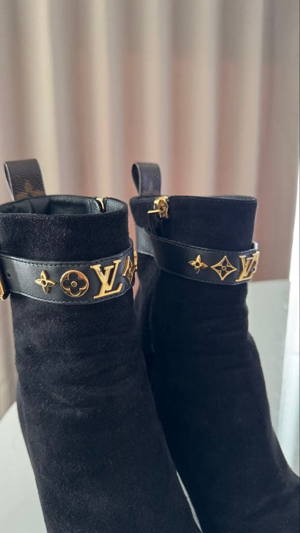 ルイ・ヴィトン ブラック スエードブーツ
