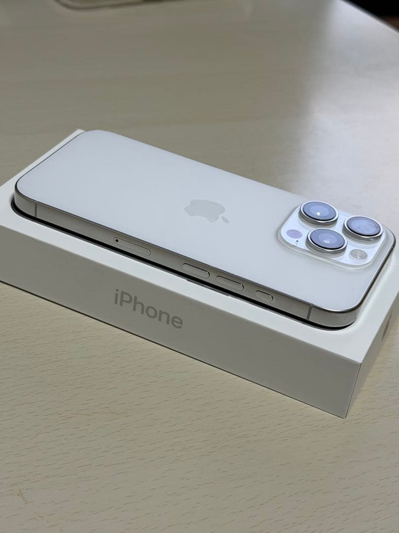 iPhone16pro 256GB ホワイトチタニウム