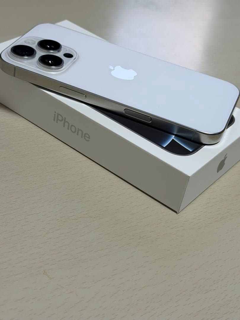 iPhone16pro 256GB ホワイトチタニウム