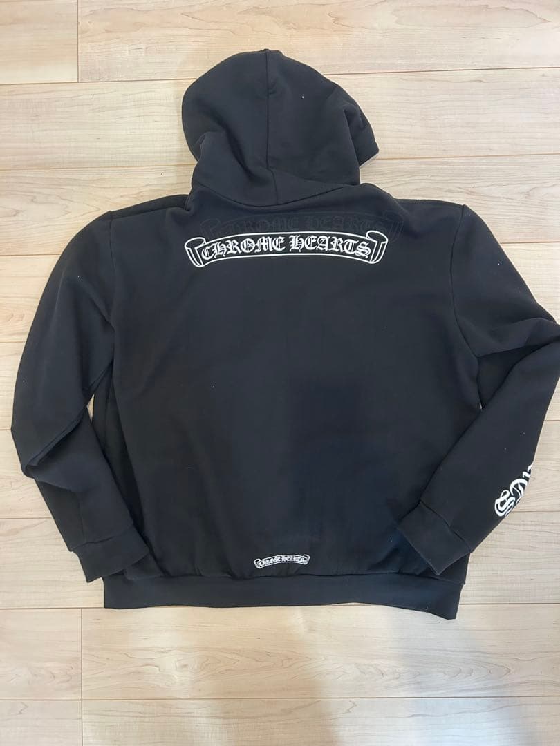 XL ChromeHeartsスクロールラベルジップパーカー