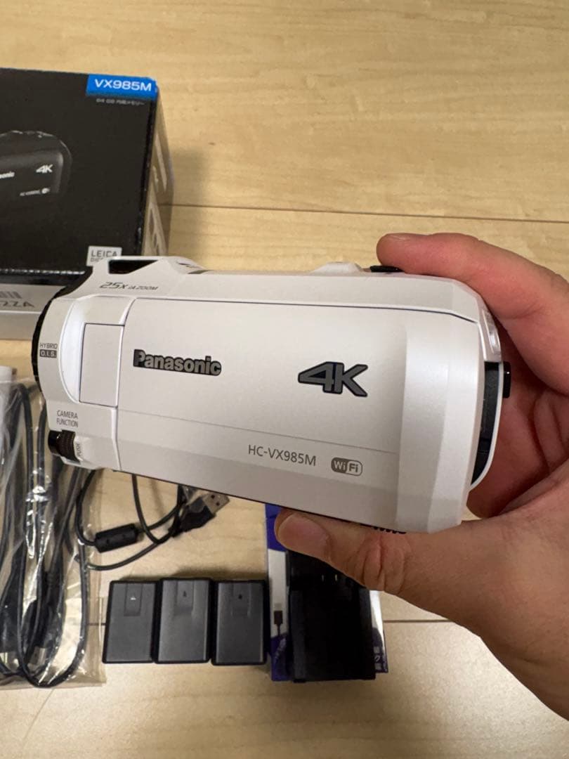 美品　Panasonic HC-VX985M 4K ビデオカメラ ホワイト(O)