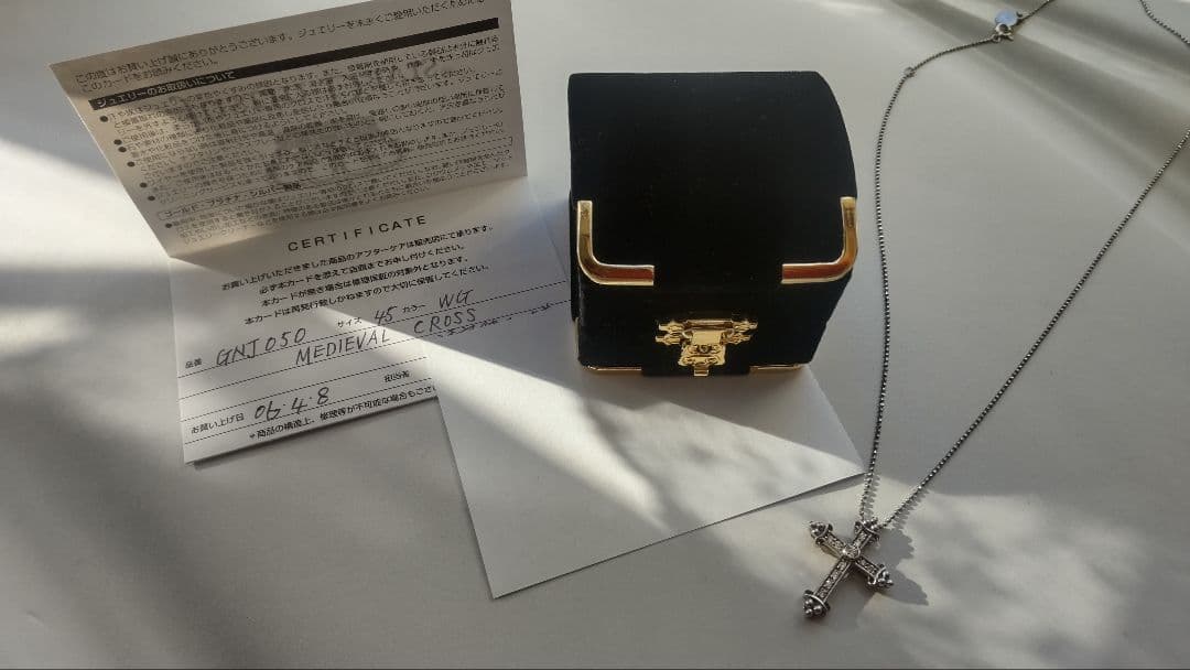 Justin Davis K18WG メディーバルクロスネックレス ジャスティン