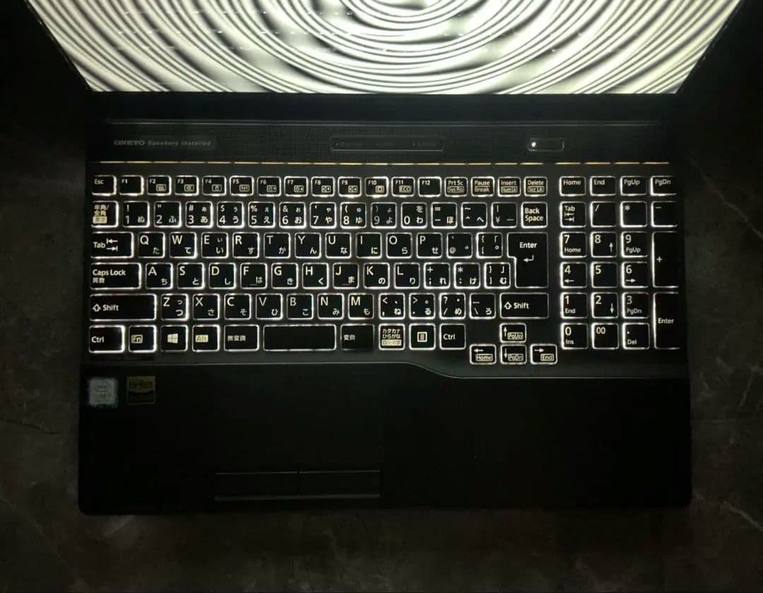 ✨美品✨FUJITSU✨corei7✨第8世代✨メモリ16GB✨新品SSD✨