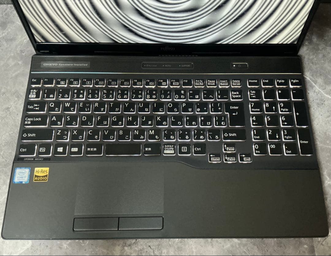 ✨美品✨FUJITSU✨corei7✨第8世代✨メモリ16GB✨新品SSD✨