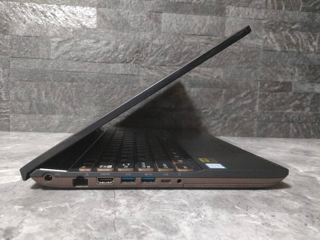 ✨美品✨FUJITSU✨corei7✨第8世代✨メモリ16GB✨新品SSD✨