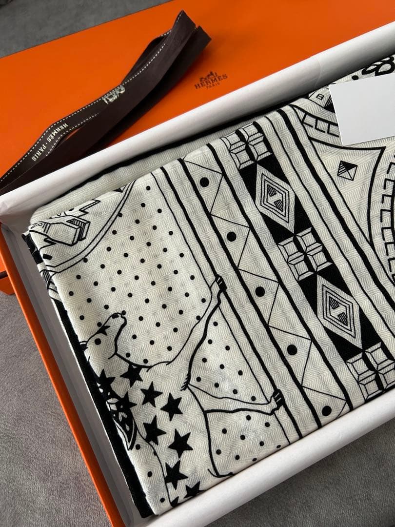 エルメス カシシル140 シュヴァルドゥクールバンダナ　白黒