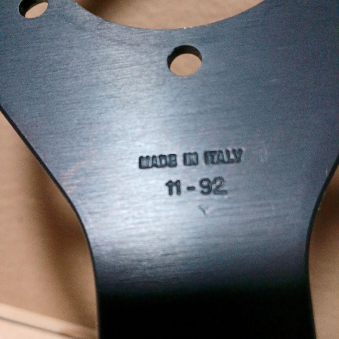 [中古品]　MOMO　ステアリング　(Made　in　Italy)　一種