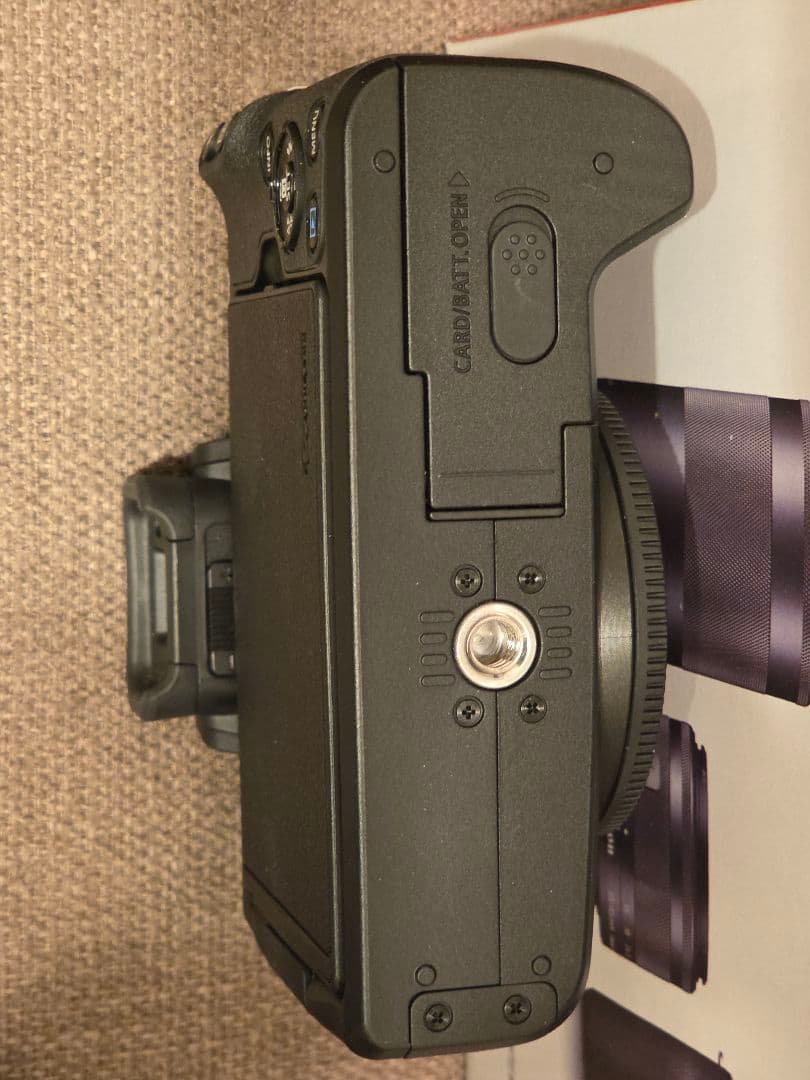 ミラーレス一眼カメラ EOS Kiss M ダブルズームキット ブラック