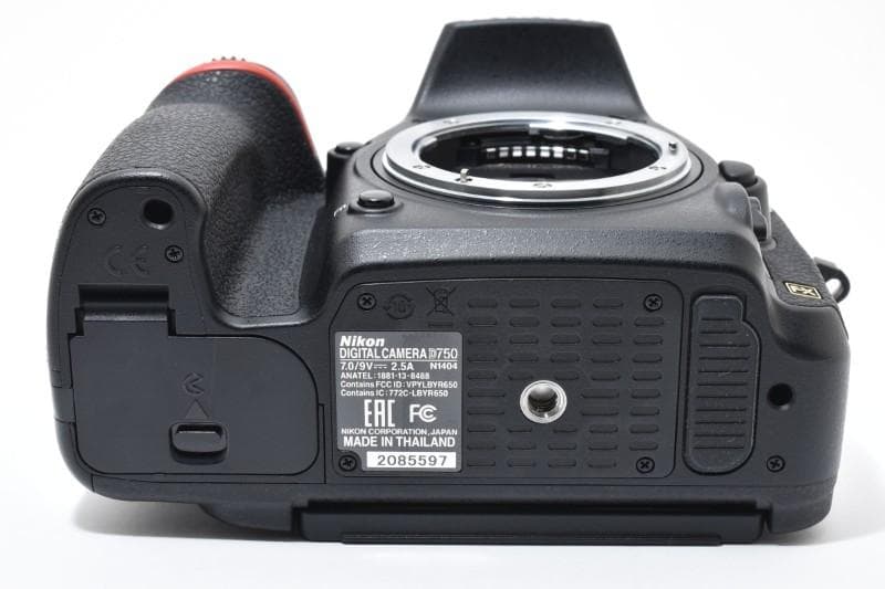 Nikon D750 デジタル一眼レフカメラ（付属品あり）