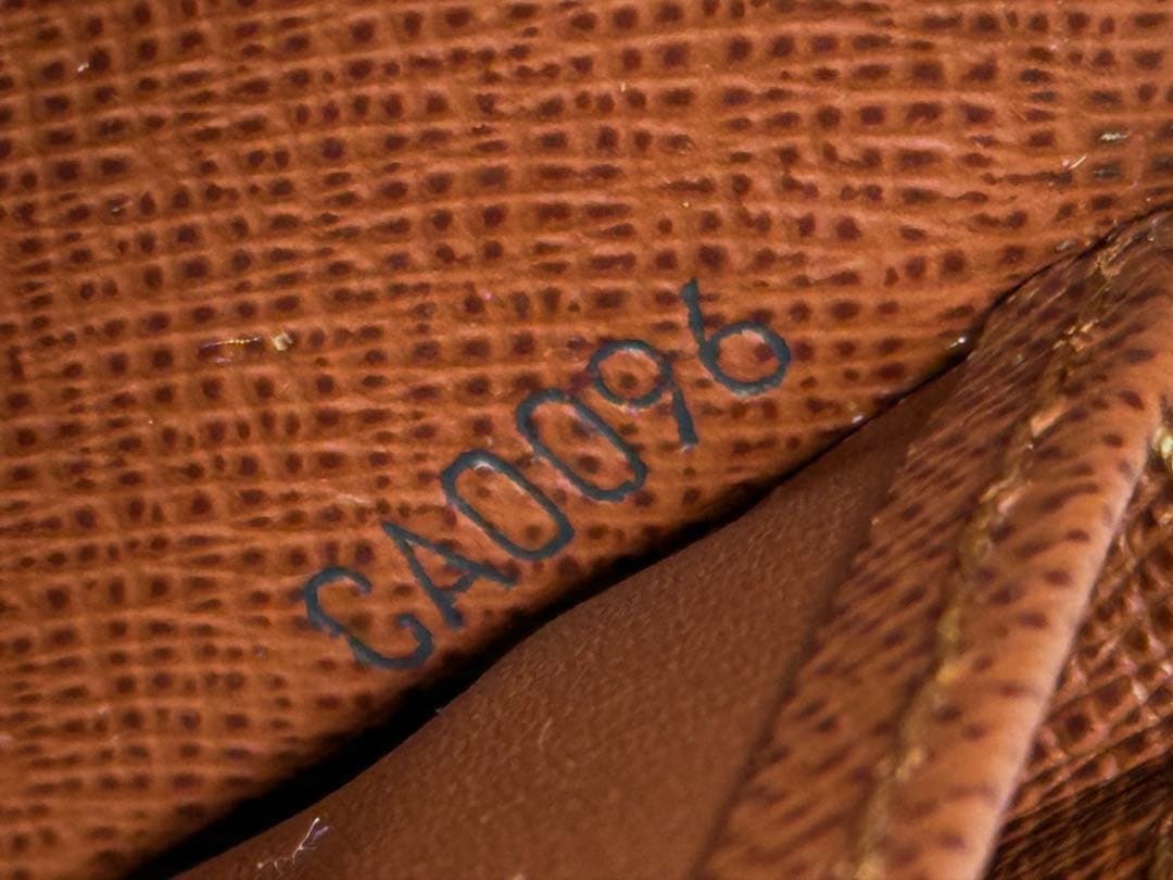 LOUIS VUITTONルイヴィトン　モノグラム　ジッピーウォレット　長財布