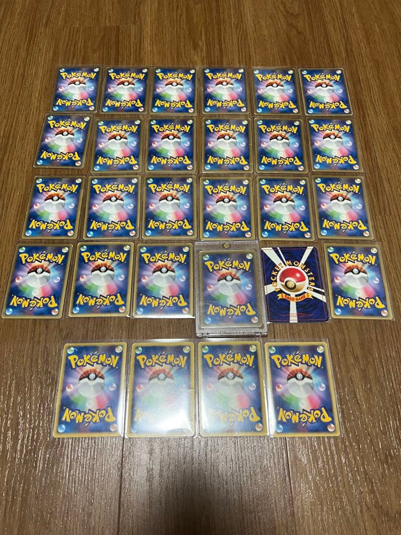 リザードン、ギラティナ、パルキアなどのホロありカードなど28枚まとめ売り